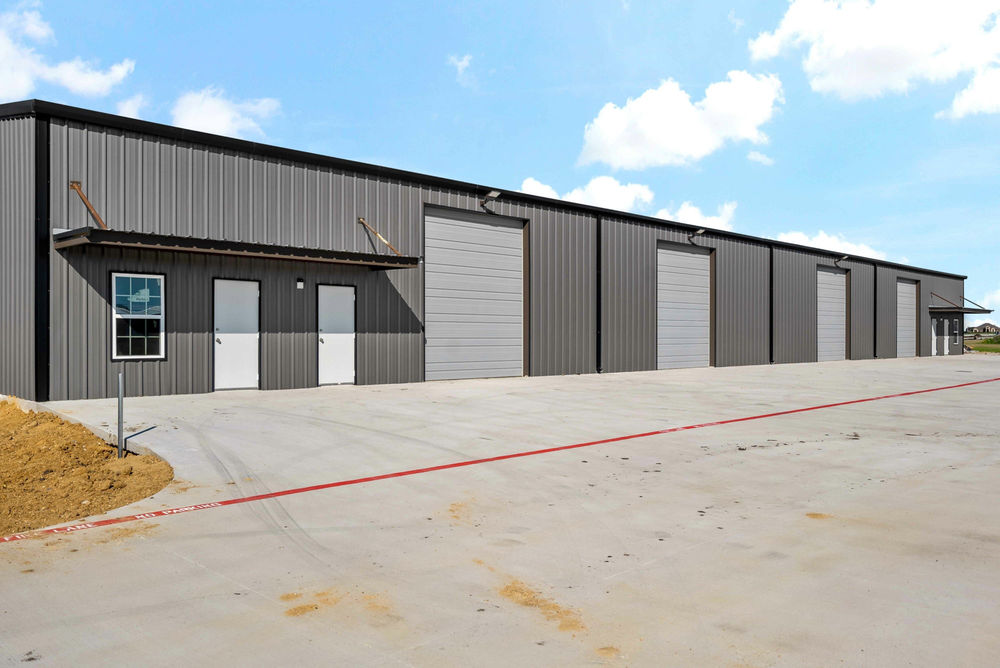 1165 High Tech Ct commercial property in Waxahachie, Texas